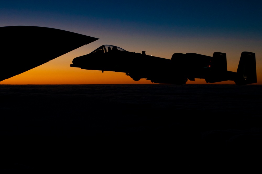 121st refuels A-10C "Warthog" Thunderbolt II