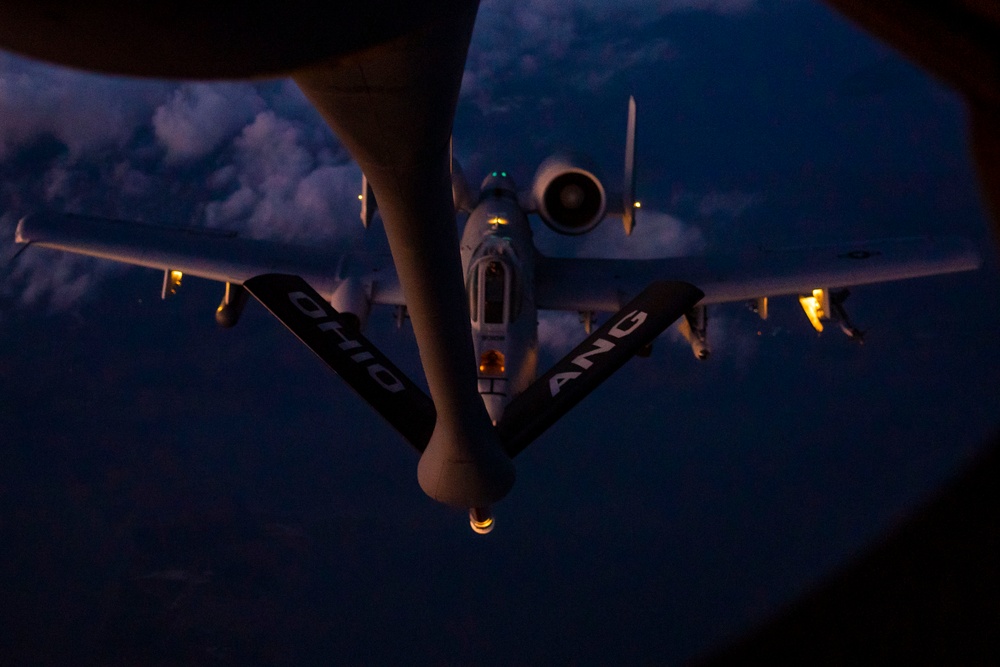 121st refuels A-10C "Warthog" Thunderbolt II