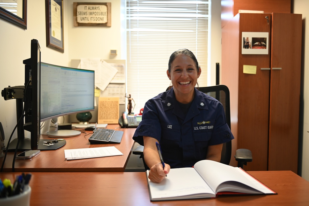 Coast Guard 5th District Lawyer wins award