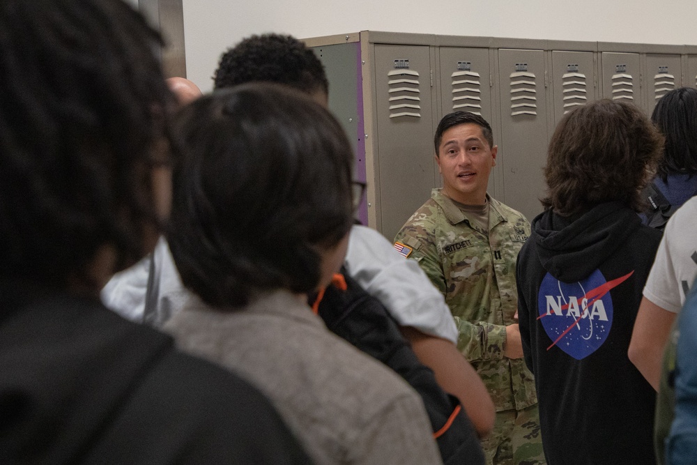 11th Airborne Division Soldiers Welcome Students Back to School in Anchorage, Fairbanks [3 of 10]