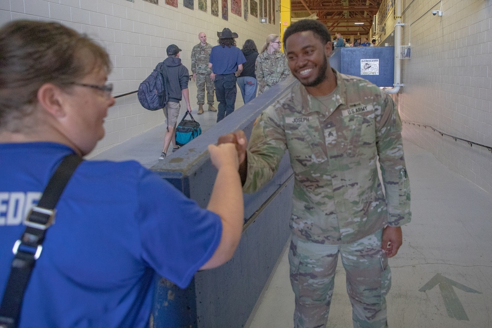 11th Airborne Division Soldiers Welcome Students Back to School in Anchorage, Fairbanks [5 of 10]