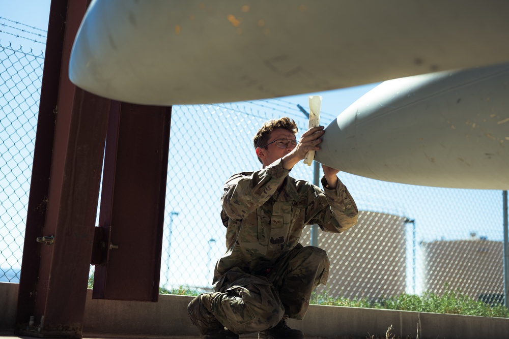 Multi-capable PMEL Airmen assist fuels