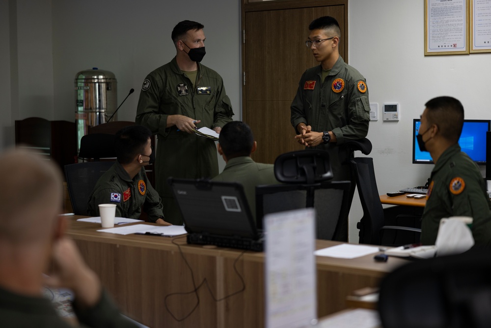 ROKMAG Static Display and SME Exchange with HMLA-169