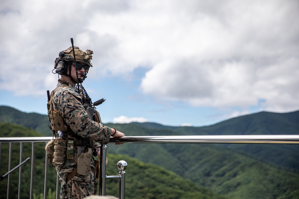 5th ANGLICO and ROK Marines provide close air support during KMEP