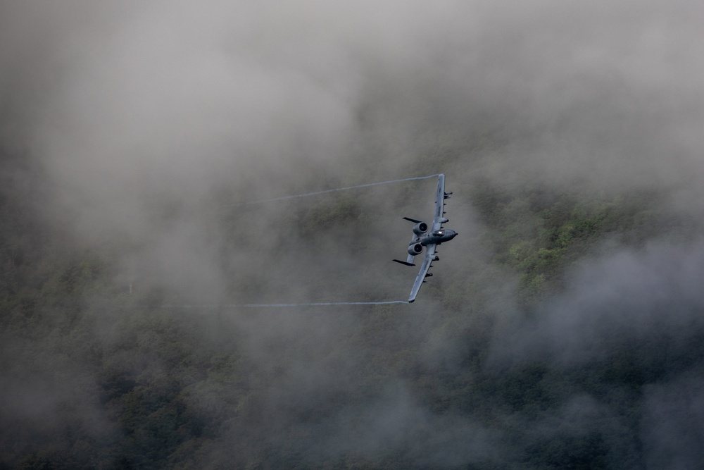 5th ANGLICO and ROK Marines provide close air support during KMEP