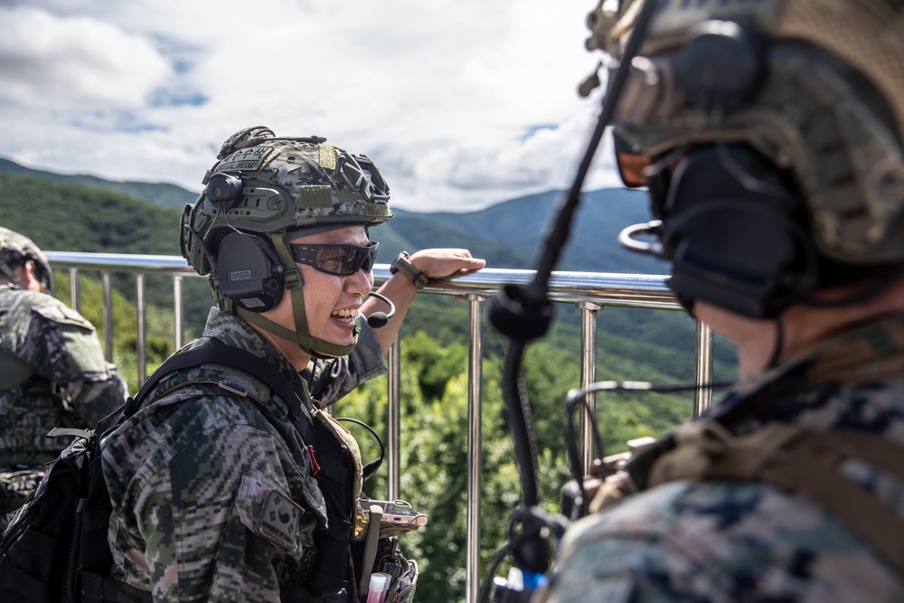 5th ANGLICO and ROK Marines provide close air support during KMEP