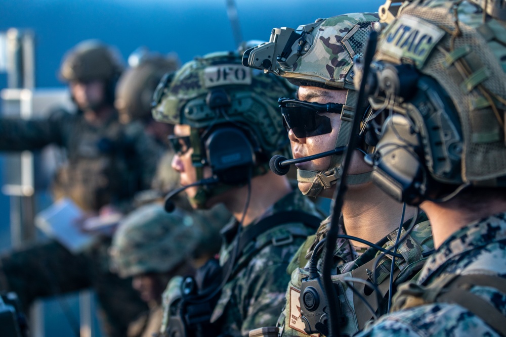 5th ANGLICO and ROK Marines provide close air support during KMEP