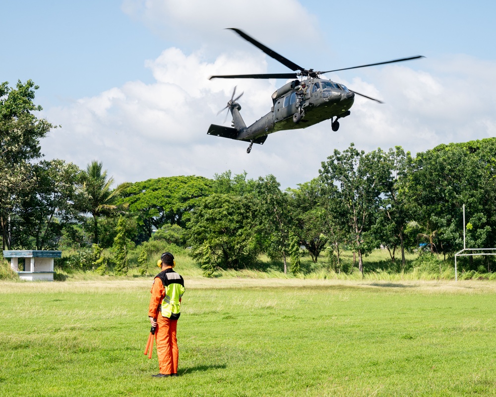 Pacific Airlift Rally strengthens interoperability in Philippines