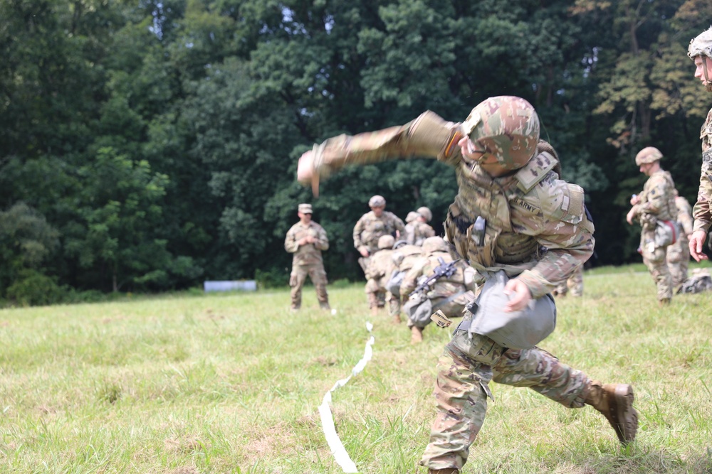 1-112th Infantry Soldiers at grenade range