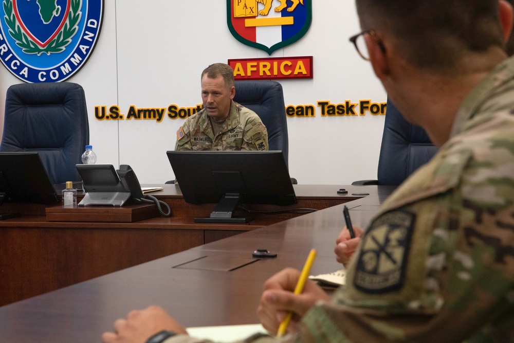 Maj. Gen. Todd Wasmund meets with ROTC Cadets