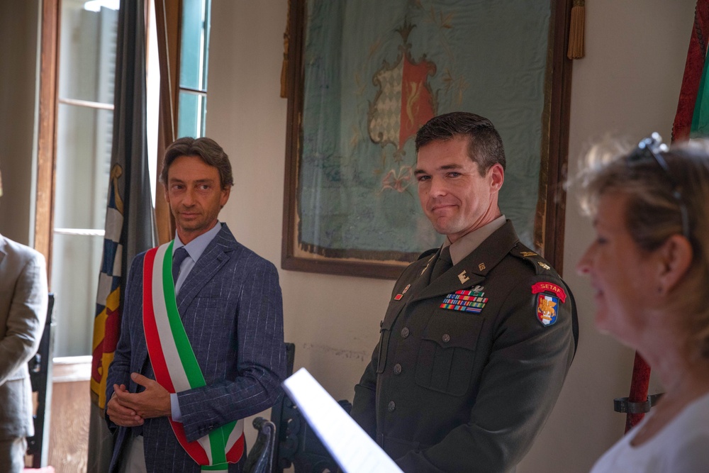 Major Brian Andries meets with Lazise mayor