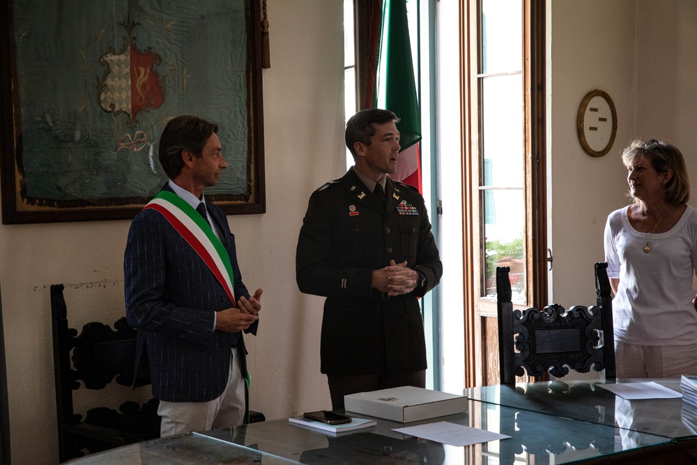 Major Brian Andries meets with Lazise mayor