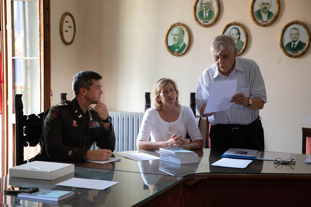 Major Brian Andries meets with Lazise mayor