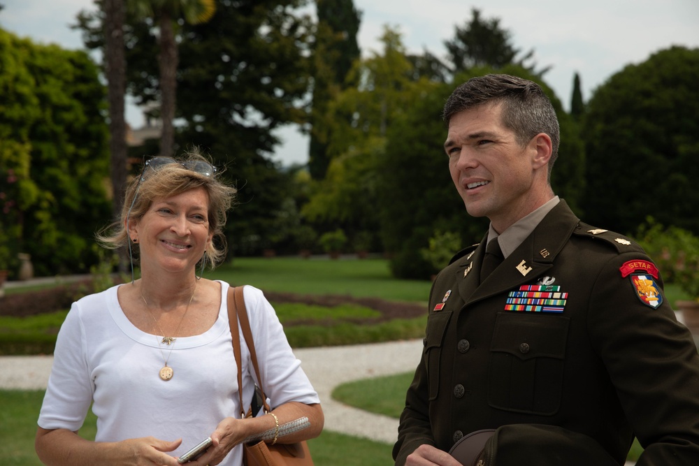 Major Brian Andries meets with Lazise mayor