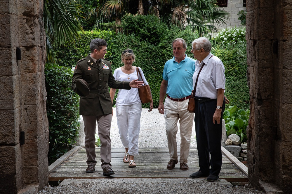 Major Brian Andries meets with Lazise mayor