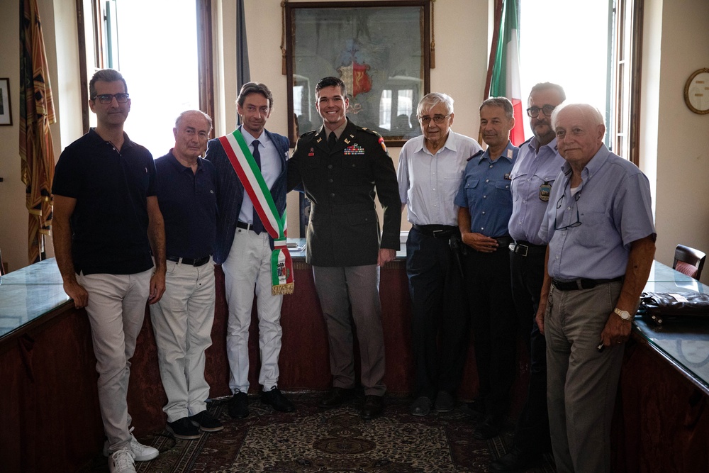 Major Brian Andries meets with Lazise mayor