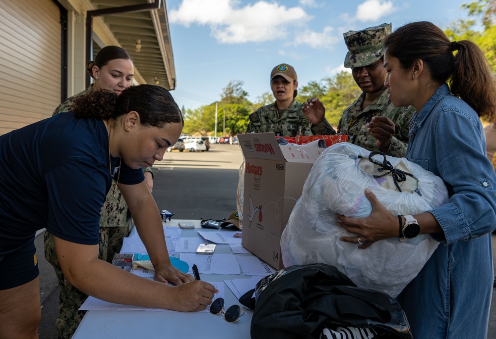 PACFLT JEA Hosts Maui Relief Drive