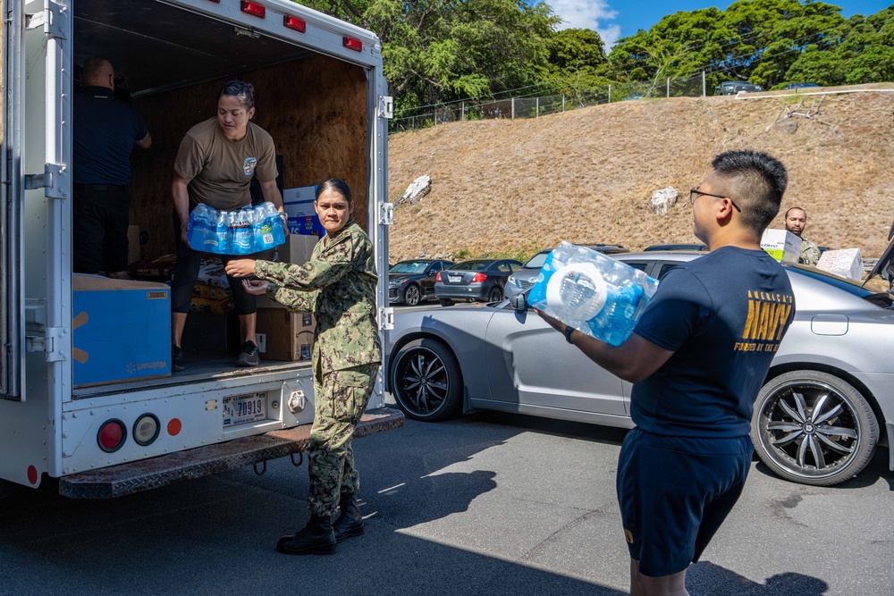 PACFLT JEA Hosts Maui Relief Drive