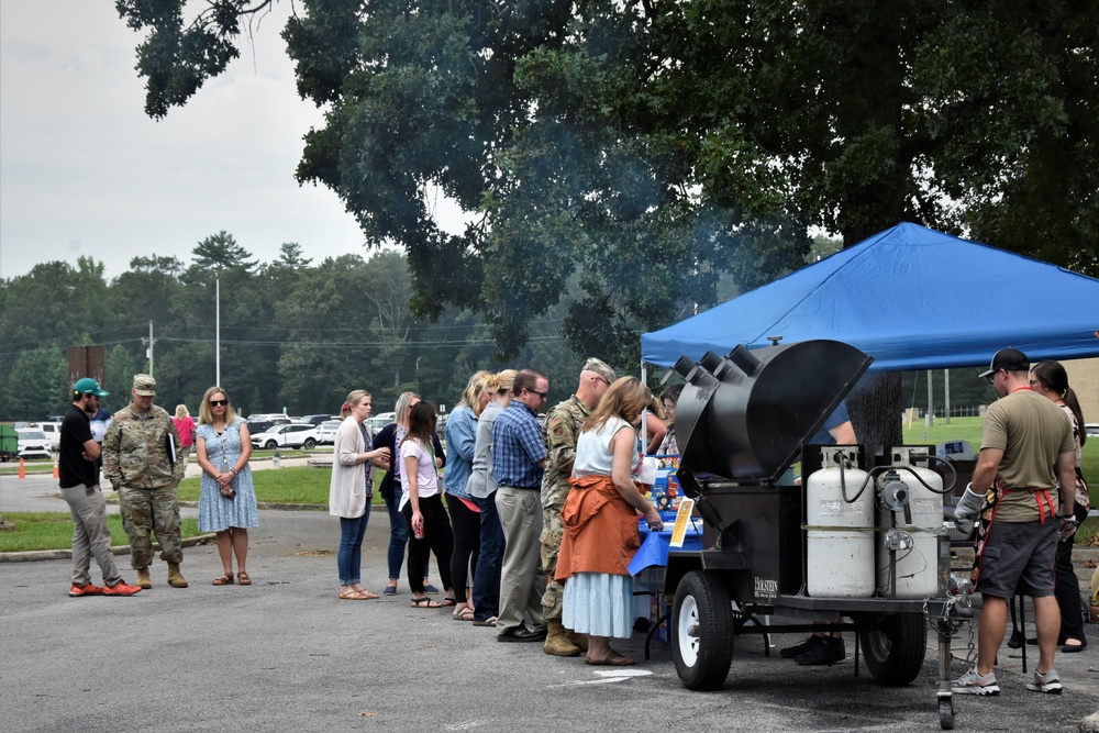 Burger Burn brings ‘Arnold Family’ together