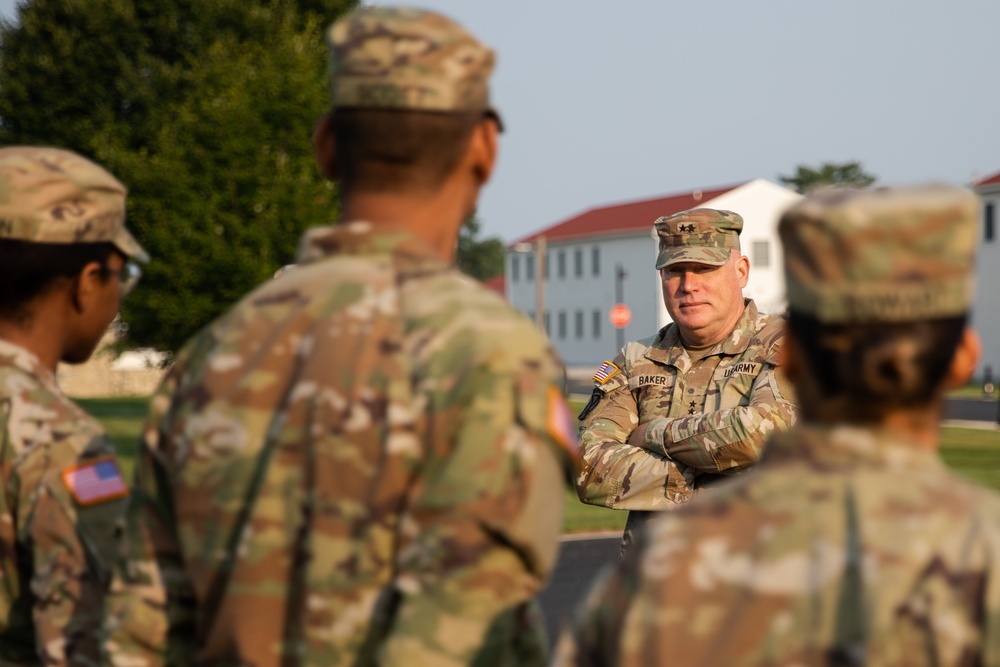 U.S. Army Reserve Public Affairs Soldiers meet Senior Leader at Fort McCoy