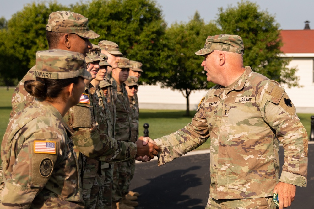 Reserve Soldiers meet Maj. Gen. Baker