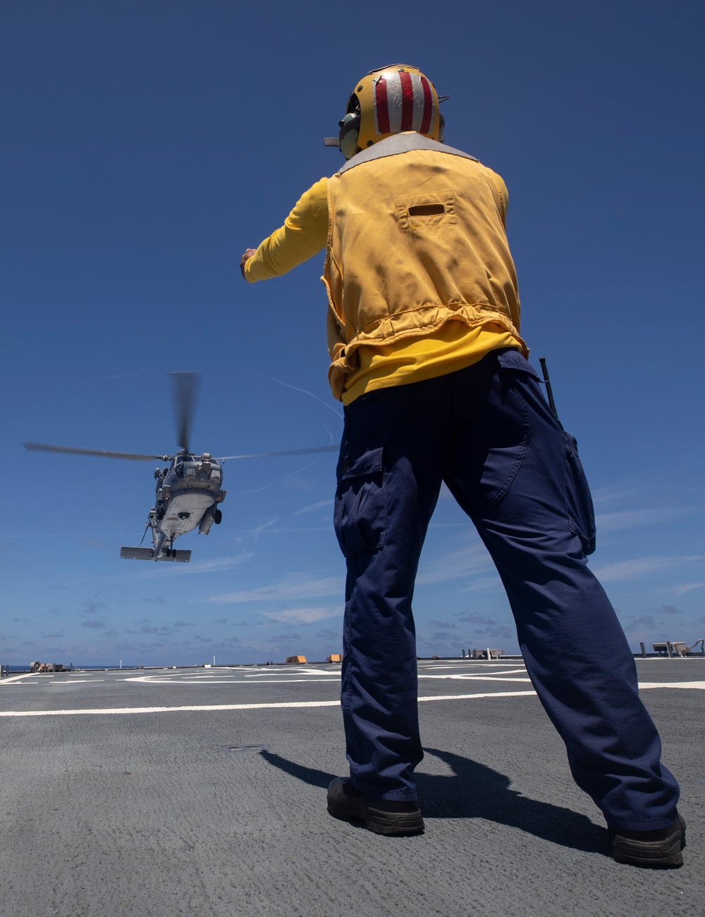 US Navy Helo Lands on USCGC Munro