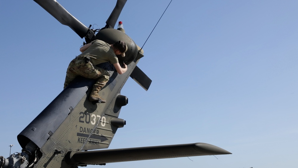 DVIDS – Ziņas – Darba grupas Ivy Field aviācijas apkope nodrošina helikopteru lidojumus Baltijā