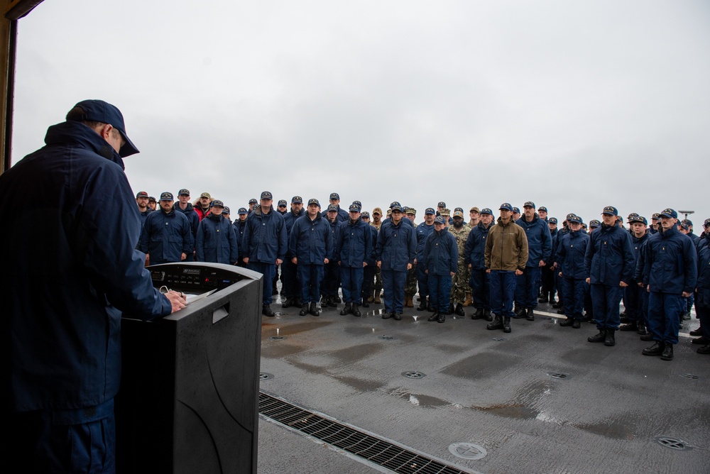 Coast Guard Cutter Healy (WAGB 20) holds memorial for diving accident