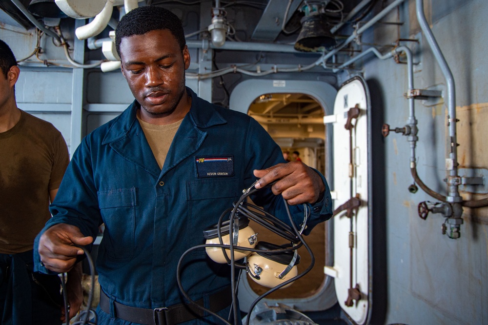 USS Ronald Reagan (CVN 76) Sailors prepare for fueling-at-sea