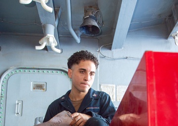 USS Ronald Reagan (CVN 76) Sailors prepare for fueling-at-sea