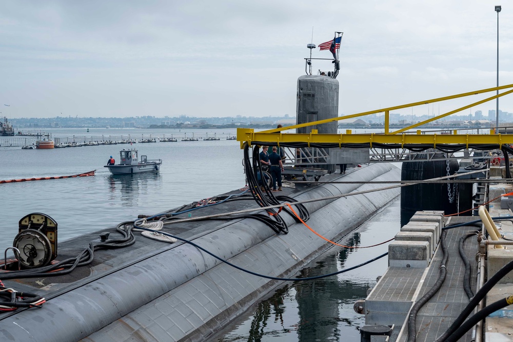 USS Alexandria Prepares to Depart San Diego Bay