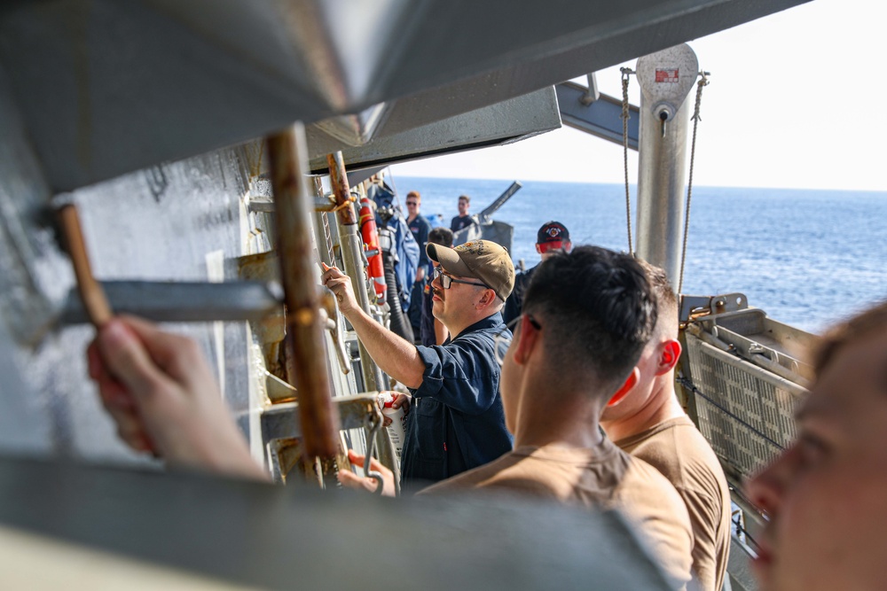 USS Benfold Conducts Routine Operations