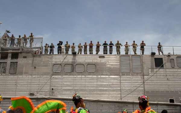 USNS Burlington Arrives in Colombia