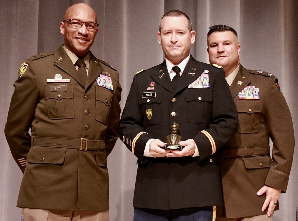 Illinois Army National Guard Officer Candidate School Graduates 21 Leaders