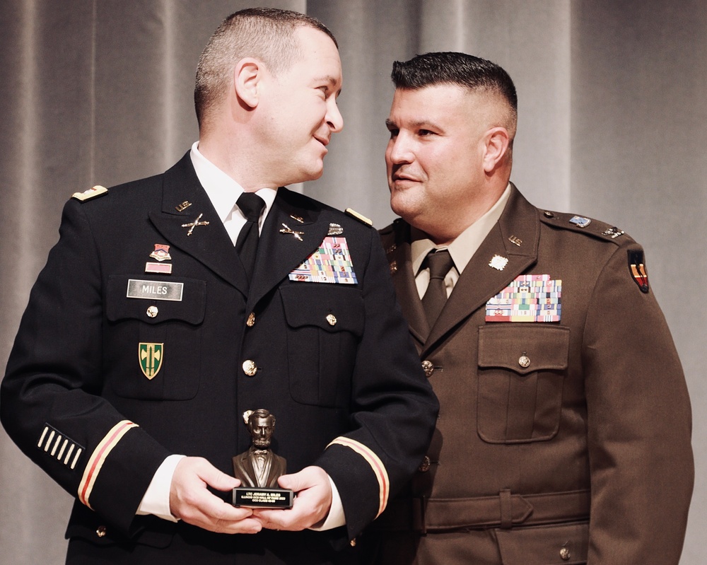 Illinois Army National Guard Officer Candidate School Graduates 21 Leaders