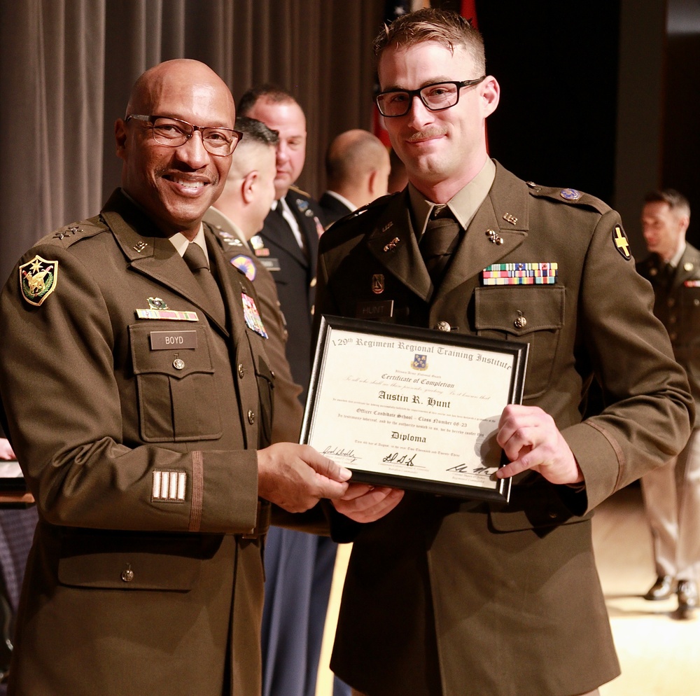 Illinois Army National Guard Officer Candidate School Graduates 21 Leaders