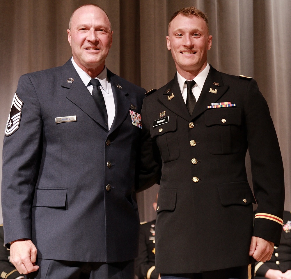 Illinois Army National Guard Officer Candidate School Graduates 21 Leaders