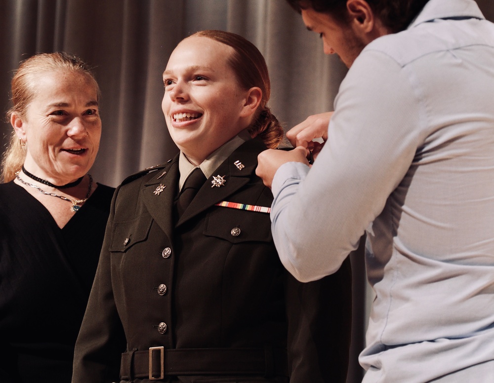 Illinois Army National Guard Officer Candidate School Graduates 21 Leaders