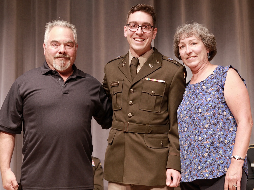 Illinois Army National Guard Officer Candidate School Graduates 21 Leaders