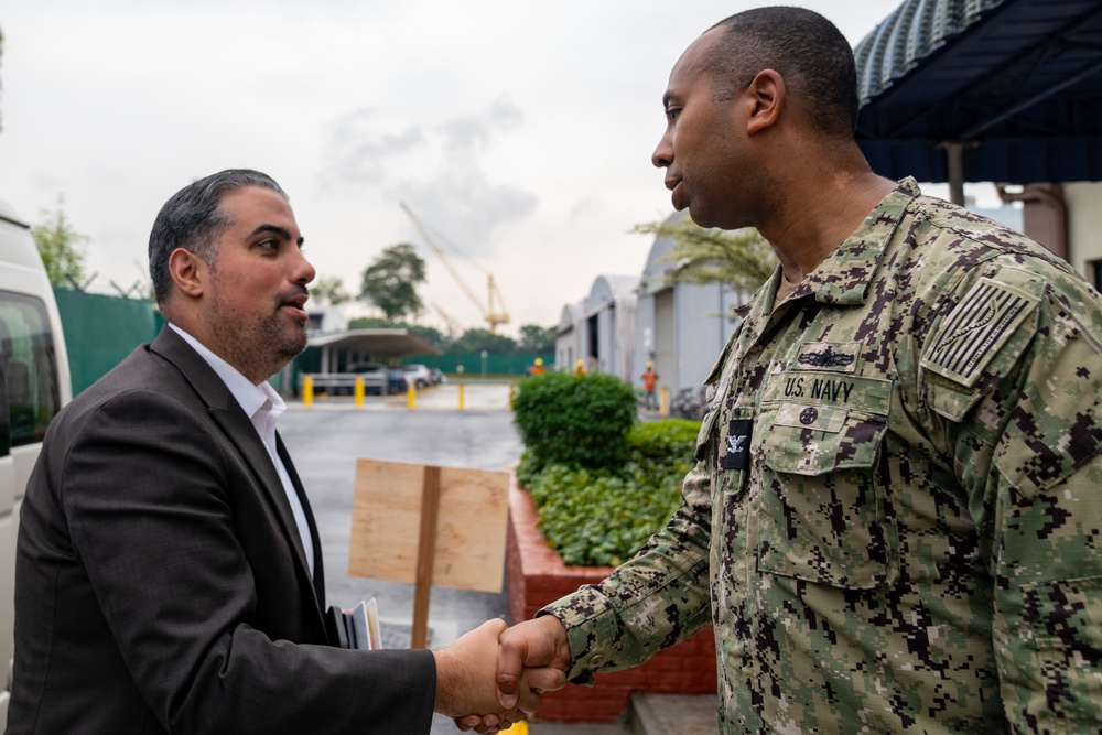 STAFFDEL Visits COMLOG WESTPAC