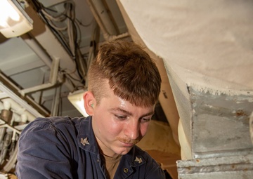 Boxer Sailors Maintain Readiness Underway