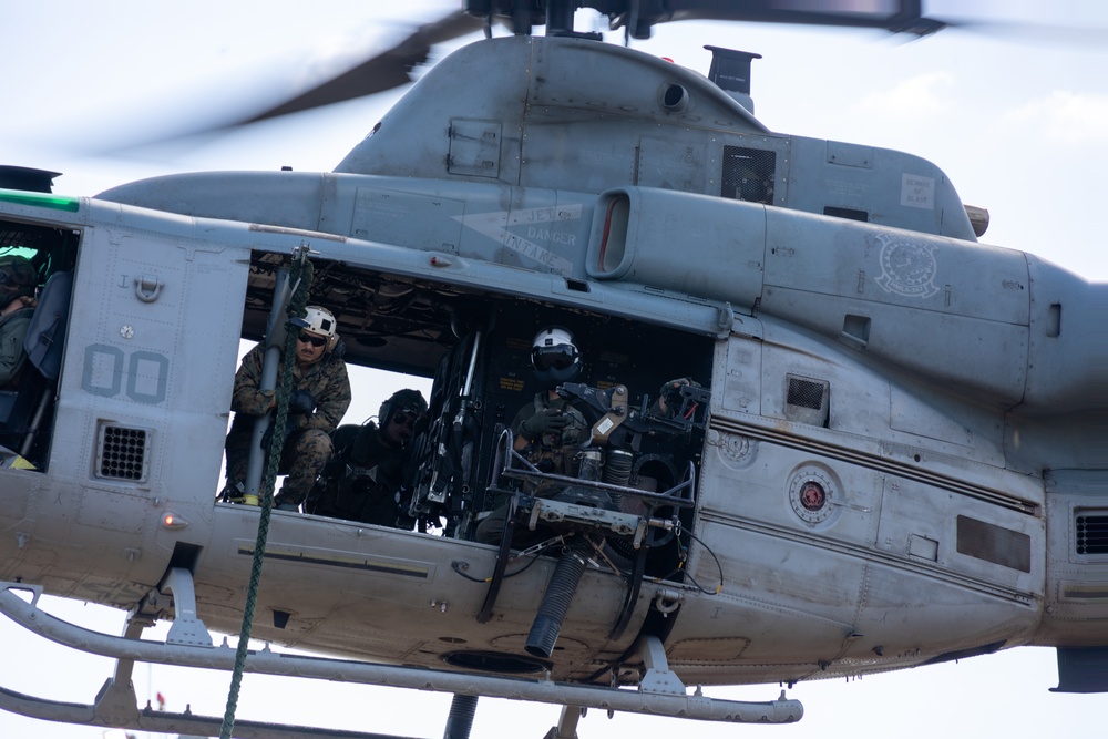 Marines, Australian Army fast rope from Hueys