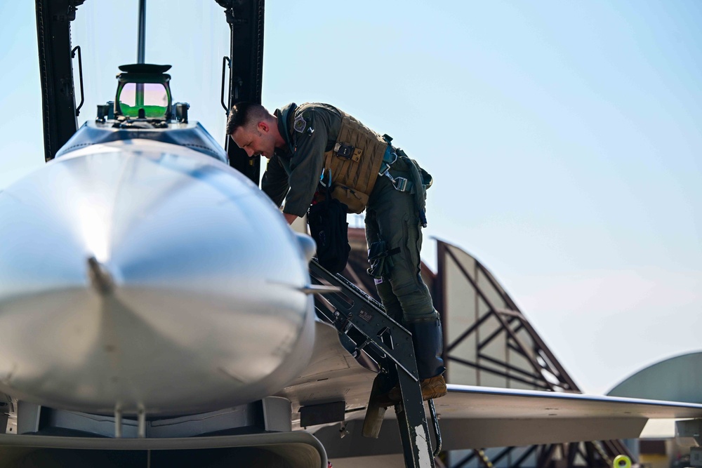 Rescue pilot’s visit to Aviano connects the past to the present