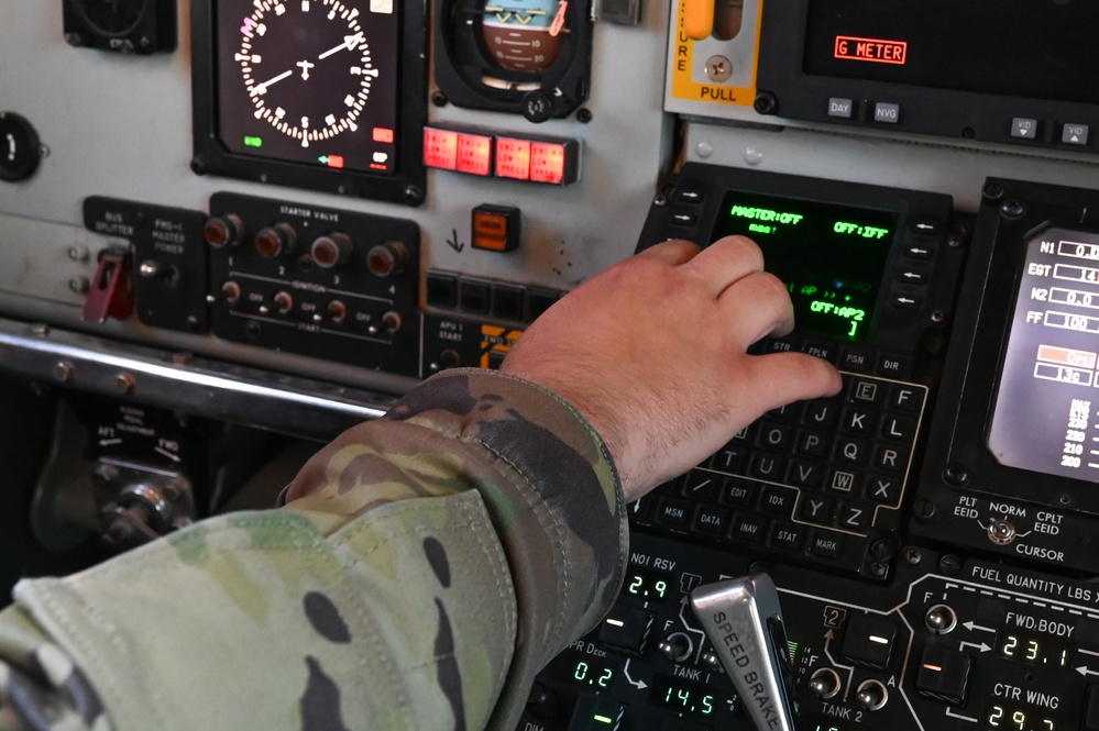 465th Refuels C-17 over Alaska