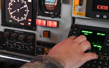465th Refuels C-17 over Alaska