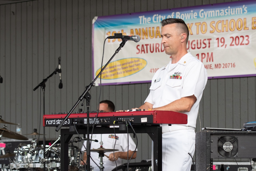 Navy Band Cruisers perform at Allen Pond Park