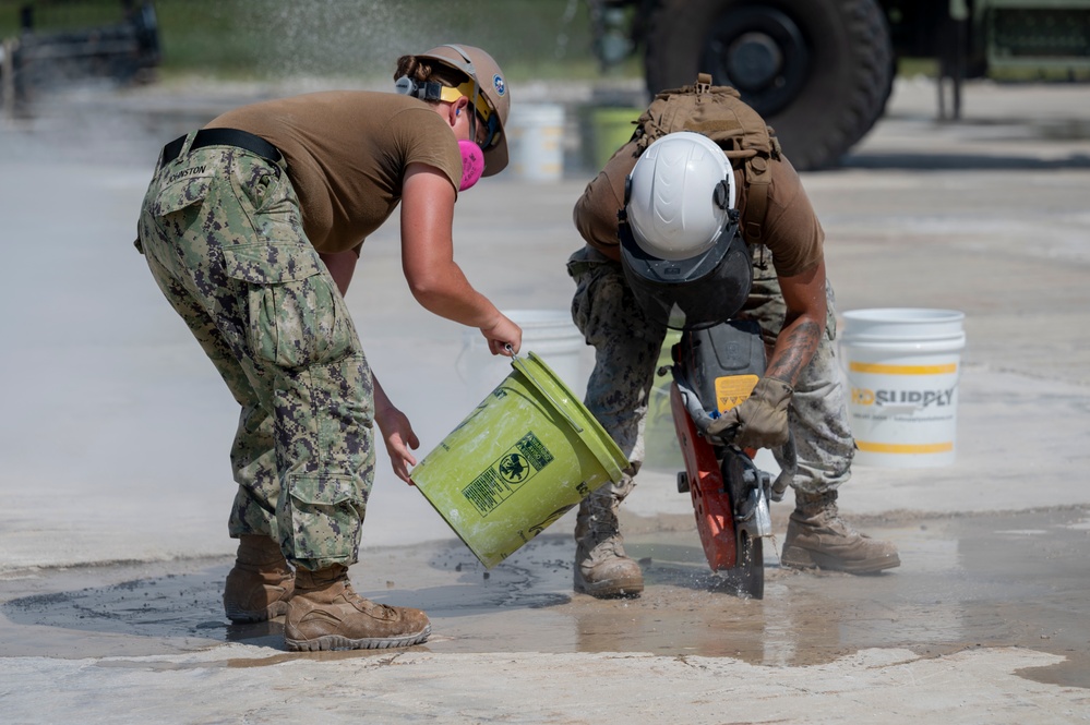 801st RHTS qualifies Navy Seabees on RADR