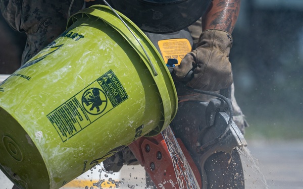 801st RHTS qualifies Navy Seabees on RADR