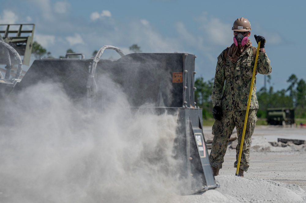 801st RHTS qualifies Navy Seabees on RADR