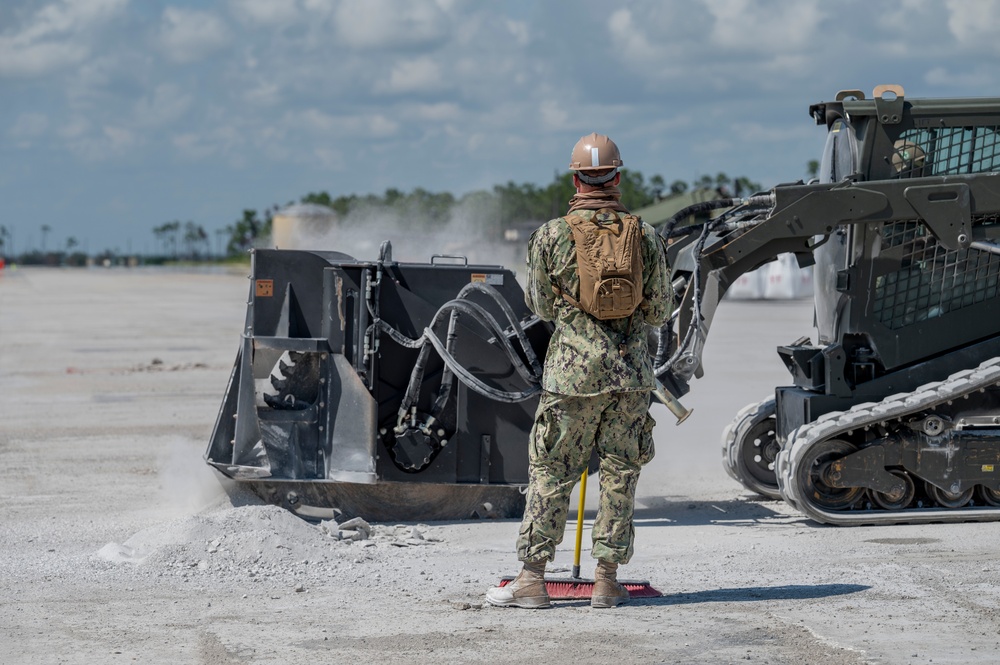 801st RHTS qualifies Navy Seabees on RADR